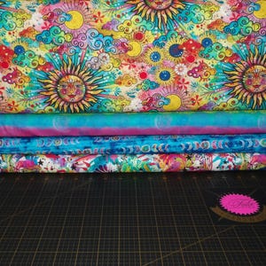 Lot Fat Quarter Stargazer - Lot de 4 voeux Zodiaque et galaxie FQ vibrants 3 vœux - 100 % coton - Panneau en option