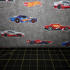 Riley Blake. Hot Wheels. Hauptgrau