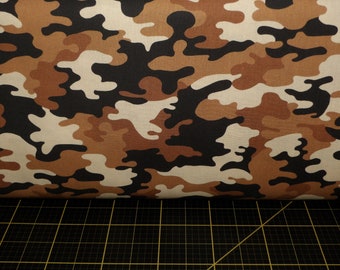 Robert Kaufman. Camouflage tradizionale color kaki, stampa digitale.