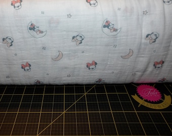 Camelot-stoffen. Sleeping Minnie Mouse SWADDLE DOEK 43/44" breed