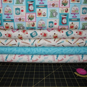 Sweet Indulgence Fat Quarter Bundle - 5 Piece Retro Kitchenaid and Vintage Kitchenware FQ Bundle - 100% Cotton Fabric