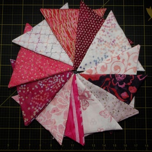 XOXO Hoffman Batik Fat Quarter Bundle - Pacote Batik FQ com tema rosa e vermelho de 12 peças do Dia dos Namorados - 100% algodão batik