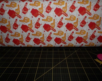 Pinsel Atelier. Was für ein Fang. Schaum Finger