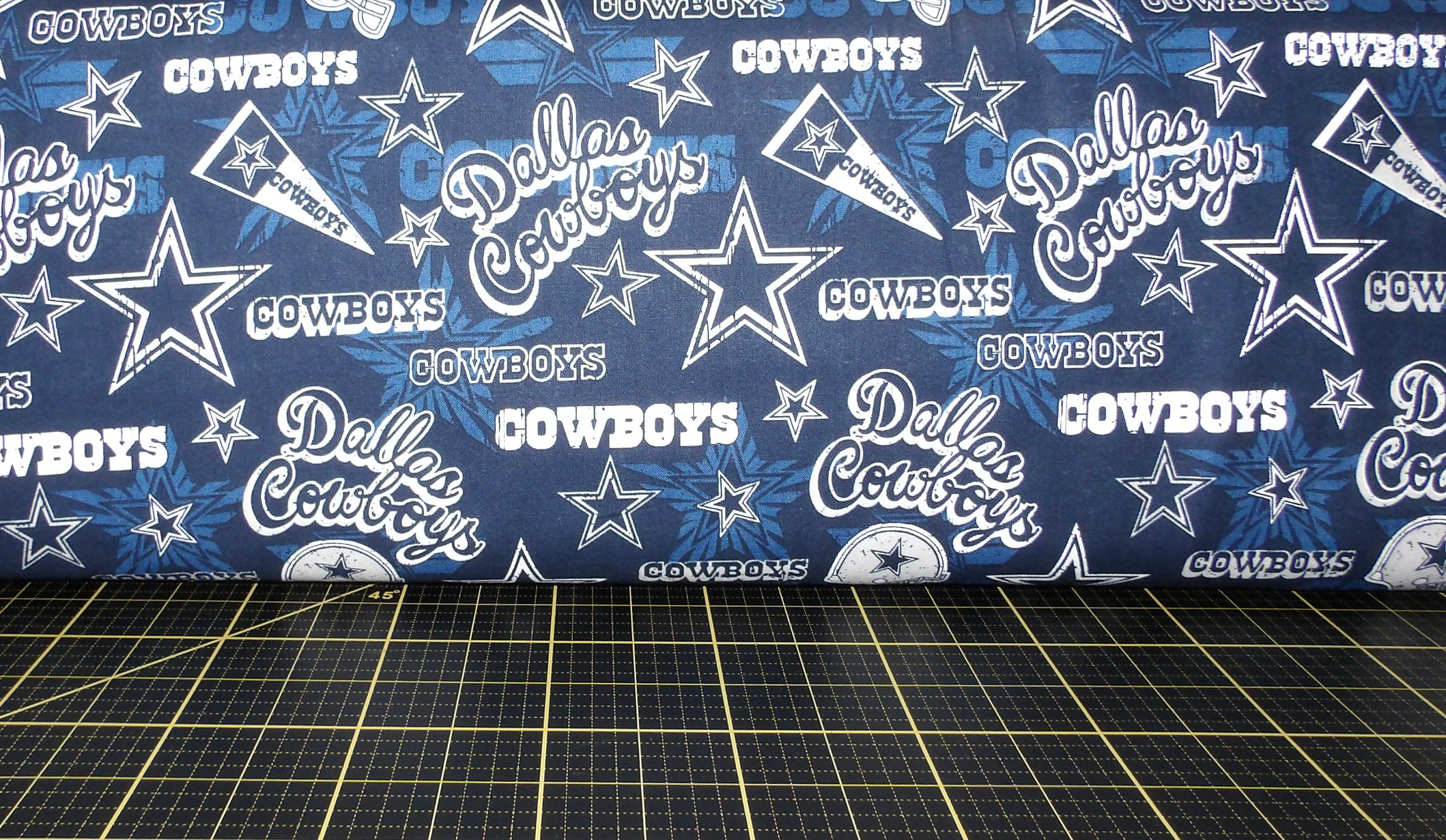 Tissu Flanelle Carrés Dallas Cowboys NFL - Motif Gris, Carrés De 8,5 Pouces, Pour Quilting Ou Déco