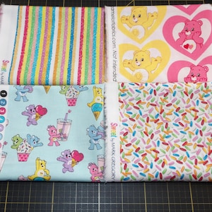 Troetelbeertje Rainbow Fat Quarter-bundel - 4-delig Camelot Fabrics Carebears plus bijpassende hagelslag en strepen FQ-bundel - paneeloptie extra