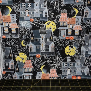 Kanvas. Halloween Spirit. Frightville Charcoal Gray Glow in the Dark