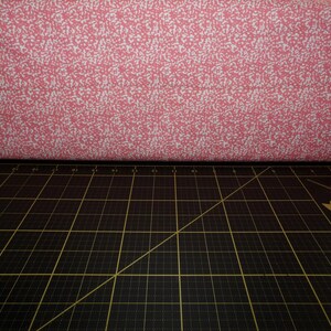 Tissus Camelot. Règle des enseignants. Couverture de livre Composition Rose