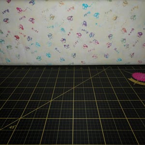 Anthology Fabrics. What&#39;s the Buzz. Buzzing Bees Cream BATIK