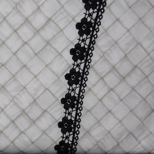 Flower Braided Lace, 27 mm - Black - 100% Polyester Guipure (Bobbin lace) from France