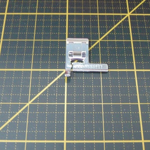 FOOT Brother PC7000 PC8000 Stitch Guide Foot - Brother Sewing machine foot accessory for guiding your seam allowance