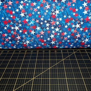 Nordcott. Anhänger. Multi Color Stars Navy DIGITAL GEDRUCKT - Quilts von Valor Fabric
