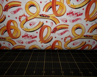 Riley Blake. Ruedas calientes. Pistas Blancas