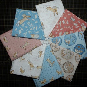 Guess How Much I Love You 2024 Fat Quarter Bundle - 8-częściowy zestaw Clothworks FQ na podstawie książki dla dzieci Anity Jeram - panele opcjonalne