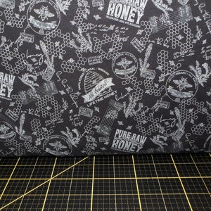 Riley Blake. Bee&#39;s Life. Tonal Black
