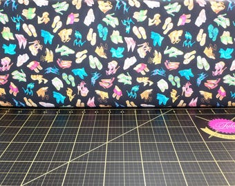 QT Fabrics. All Dolled Up. Shoe Toss Black - Tessuto per estetiste e cosmetologi