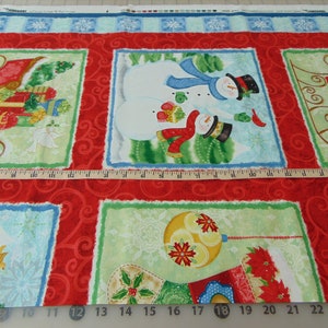 Studio E. Joie hivernale. Panneau de 2/3 verges rouge Winter Boxes