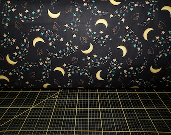 Tela. Gnomos Assustadores. Lua e Estrelas em Espiral Preta. IMPRESSÃO DIGITAL - Design de Andi Metz