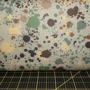 Robert Kaufman. Splatter. Paint Splatter Khaki