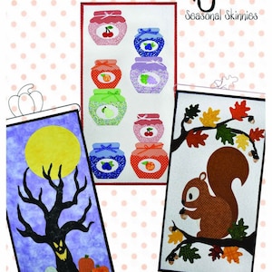 Op de afbeelding: Fall Blessings Seasonal Skinnies quiltpatroon met drie ontwerpen: een griezelige boom met een pompoengezicht, een eekhoorn op een tak met herfstbladeren en een stapel potten met verschillende fruitmotieven. Het patroon is van Ribbon Candy Quilt Company.