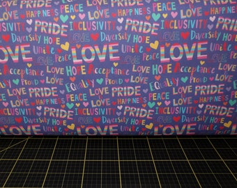 Paintbrush Studio. Amor brillante. Palabras de orgullo moradas - Tela del Mes del Orgullo / Queer / LGBTQIA