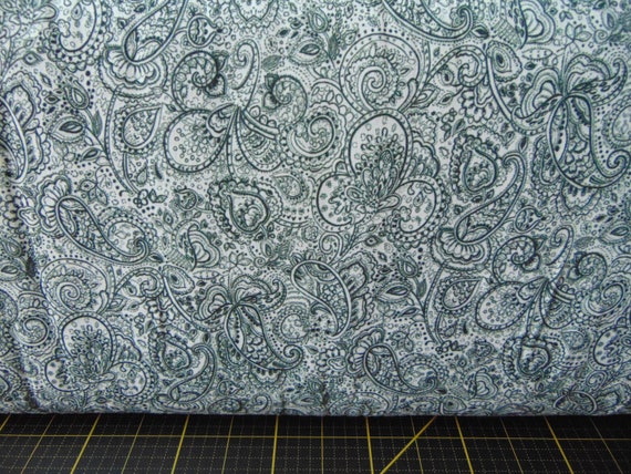 QT Paisley White Double Brushed Poly KNIT UK