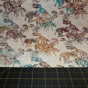 Banyan Batik. Dinosaurus. Fossilized Creme BATIK