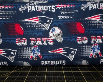 Tygtraditioner. NFL New England Patriots vimpel 56/58 tum bred