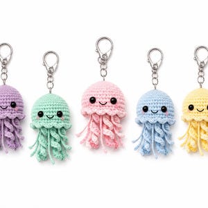 jellyfish crochet pattern keychain amigurumi PDF - sea animal keychain - beginner friendly - instand download