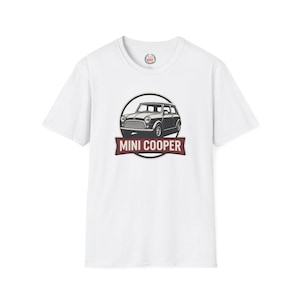 Mini Cooper ユニセックス ソフトスタイル Tシャツ、カー愛好家向けアパレル、ヴィンテージカーギフト、メンズまたはレディースTシャツ、カジュアルライドウェア