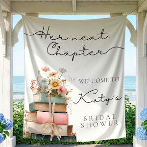 Banner para despedida de soltera "Her Next Chapter", fondo fotográfico personalizado con temática de libros, tapiz floral para pared.