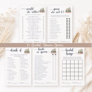 Puede incluir: Un conjunto de cinco tarjetas de juego para despedida de soltera en papel blanco con texto negro y una pequeña ilustración de libros apilados. Los juegos incluyen Would She Rather, Guess Who Said It, Drink If, Bride or Groom y Bridal Bingo.