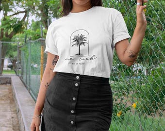 Dam-T-shirt, minimalistisk statement-tröja tillverkad av ekologisk bomull | Inspirerande grafisk t-shirt, presentidé för kvinnor och sommaroutfit