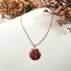 gold seashell pendant necklace