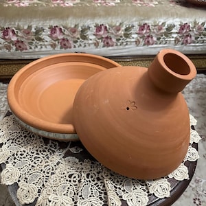 Handcrafted Moroccan Tagine: Oven & Stovetop Safe Ceramic Cookware