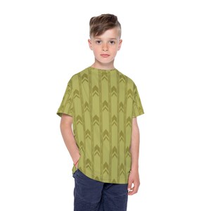 May include: A short-sleeved, olive green t-shirt with a repeating vertical pattern of arrows and rectangles. The shirt is made of a soft material and is suitable for children's wear.
