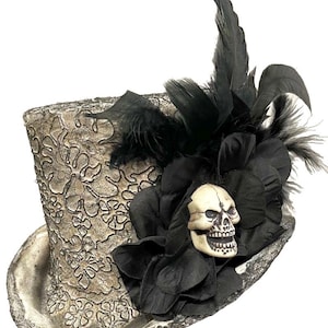 Gothic bruiloft rijden cilinderhoed zwart ivoor satijn kant rozen schedel Victoriaans elegant steampunk bruid bruidssluier sluier