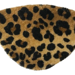 Puede incluir: Un parche para el ojo de leopardo marrón y negro con una correa elástica.