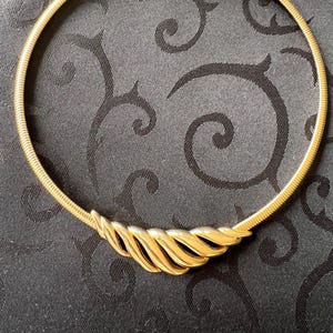Colar Trifari Goldtone vintage assinado S
