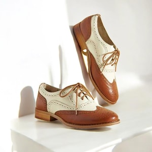 Half White and Tan Leather Oxford Shoes for Women – Handmade Two-Tone Vintage Brogues, Classic Lace-Up Flats, Retro Leather Derby Shoes