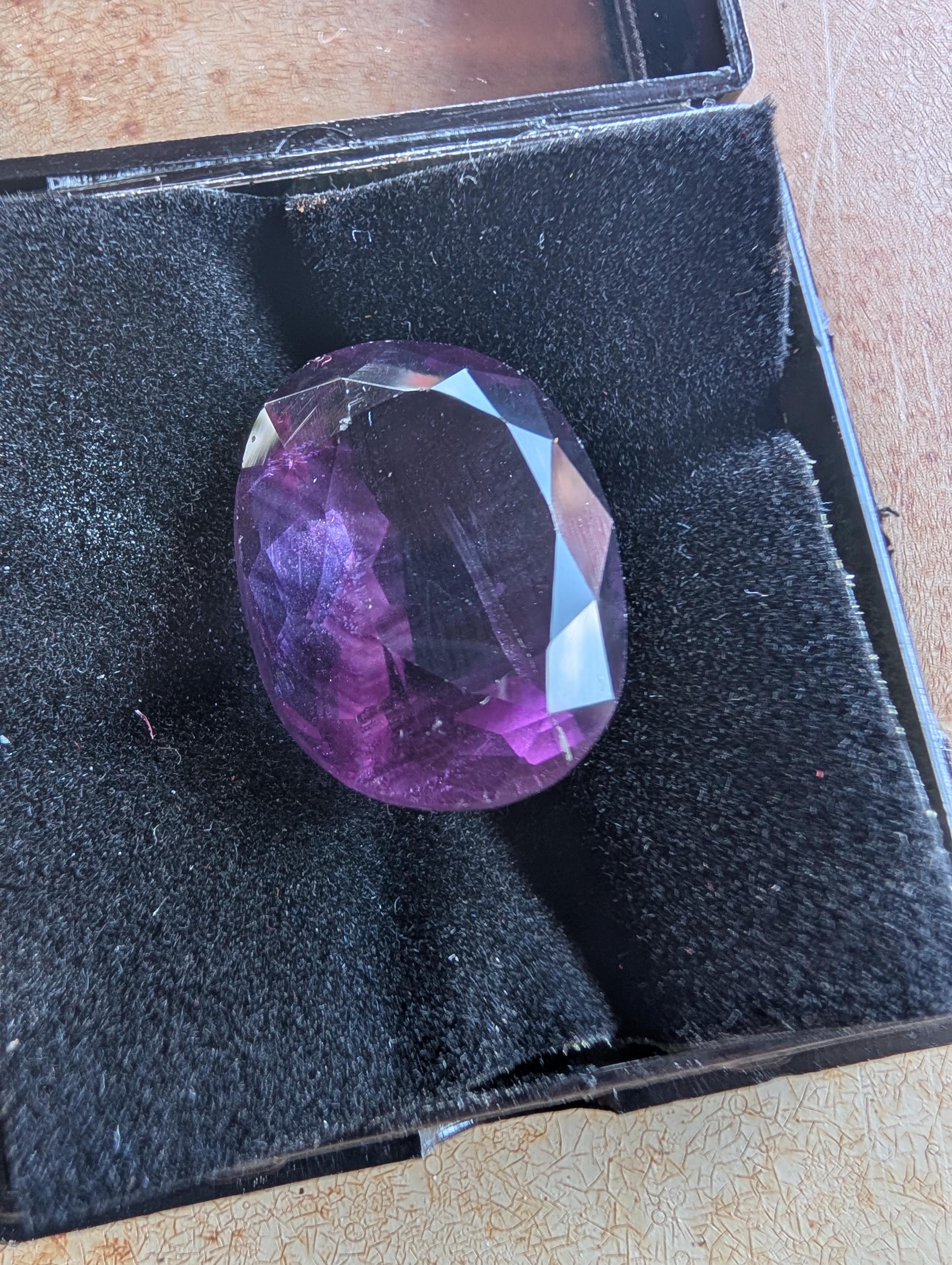 カラーチェンジフローライト宝石：33.92カラットのファセットカット