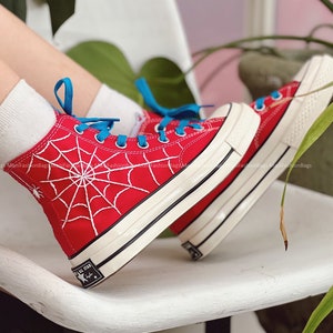 Aangepaste borduurwerk spinnenweb Converse Chuck Taylor All Star jaren 1970 gepersonaliseerde No Home Way geborduurde schoenen kerstcadeaus op maat voor hem