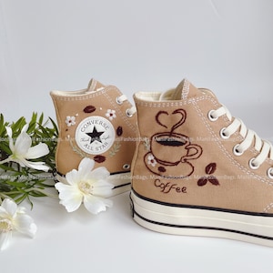 Zoete koffie borduurwerk aangepaste Converse Chuck Taylor geborduurde schoenen, aangepaste borduurwerk bloemen gepersonaliseerd cadeau voor haar Converse