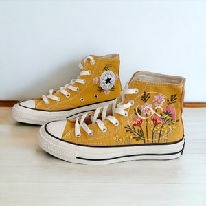 Converse petites fleurs roses personnalisées toile chaussures Chuck Taylor fleurs brodées personnalisées baskets Saint-Valentin cadeaux de mariée pour elle image 2