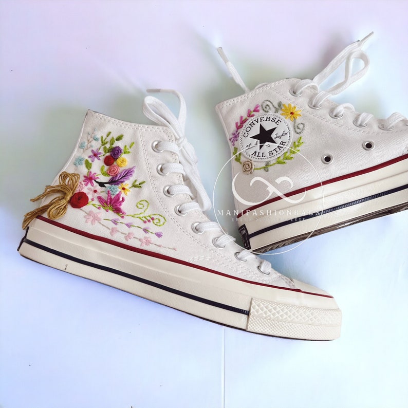 Broderie personnalisée douces fleurs de marguerite Chuck Taylor chaussures en toile cadeaux personnalisés broderie fleurs fête des mères baskets montantes image 2