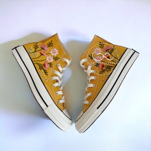 Converse petites fleurs roses personnalisées toile chaussures Chuck Taylor fleurs brodées personnalisées baskets Saint-Valentin cadeaux de mariée pour elle image 4