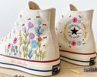 Benutzerdefinierte Wildblume und Biene Converse Flower Hand bestickte Sneakers Personalisierte Chuck Taylor High Tops 1970er Jahre Schuhe