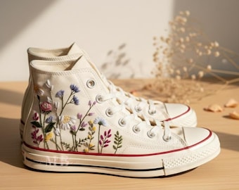Converse de mariage personnalisée pour la mariée baskets brodées à la main fleurs sauvages personnalisées mariée Chuck Taylor montantes des années 1970 chaussures cadeaux