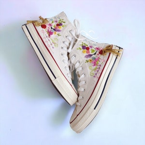 Broderie personnalisée douces fleurs de marguerite Chuck Taylor chaussures en toile cadeaux personnalisés broderie fleurs fête des mères baskets montantes image 3