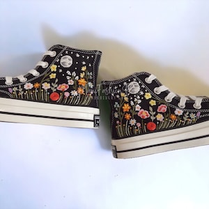 Gepersonaliseerde geborduurde zoete bloem sneaker Aangepaste handgemaakte geborduurde kleurrijke bloemen canvas schoenen verjaardagscadeaus voor haar