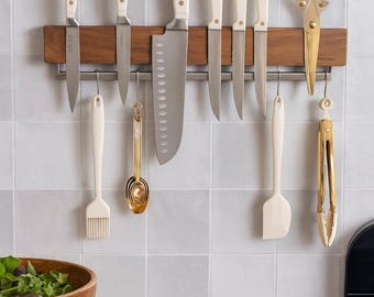 Portacuchillos magnético de madera para pared con 12 ganchos, 16 pulgadas, soporte magnético para cuchillos de nogal, soporte magnético para herramientas y utensilios, tira magnética para cuchillos